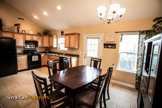 Photo - 1914 Dupont St