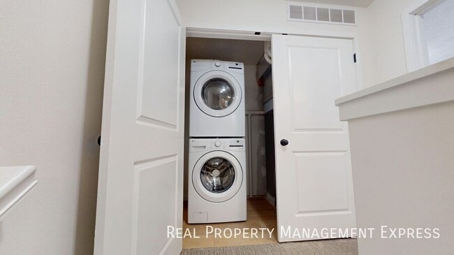 Photo - Stylish 2 Bed 1.5 Bath Townhome