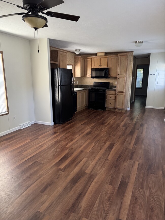 16 Halfmoon Cir