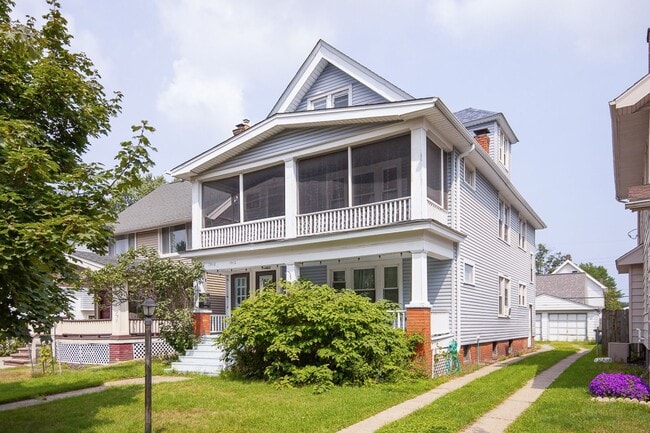 Building Photo - 13416 Harlon Ave Unit Up