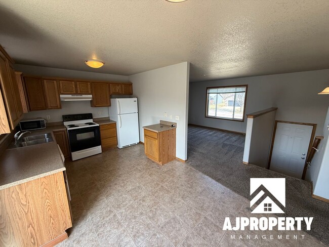 Photo - 409 Cottonwood Dr