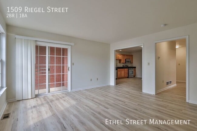 1509 Riegel St