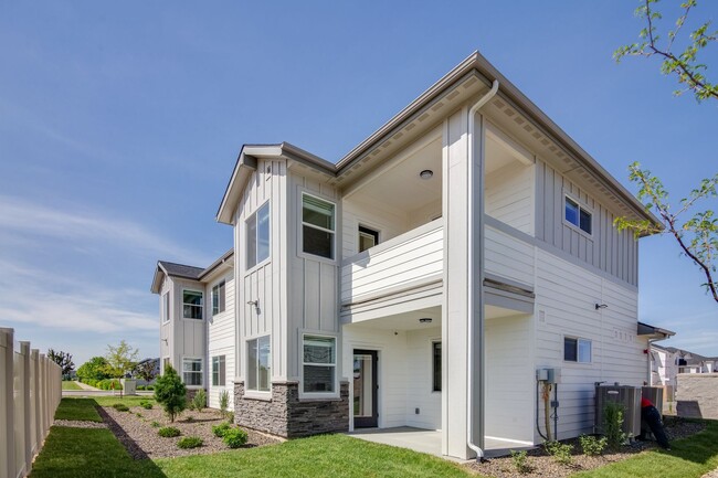 Building Photo - Now Leasing! Great Location, Community, Q... Unit R102 Rental
