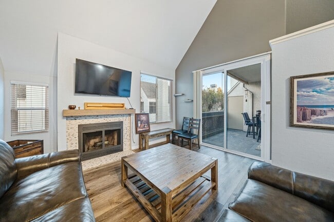 Building Photo - Mission Valley Beautiful Townhome Fully Furnished with A/C, Laundry + Parking Unit 203
