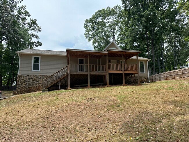 Photo - 147 W Putnam Ferry Rd