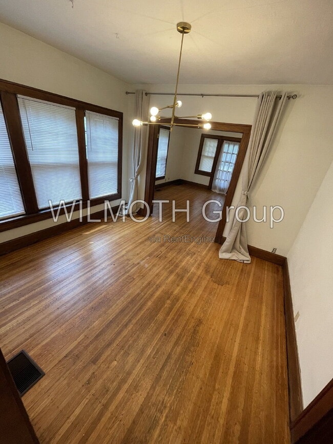 Photo - 537 E 11th St Unit Apartment 1