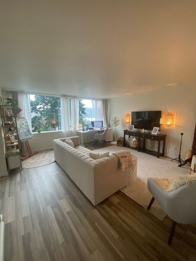 Photo - Villa Capri at Eastlake, Seattle