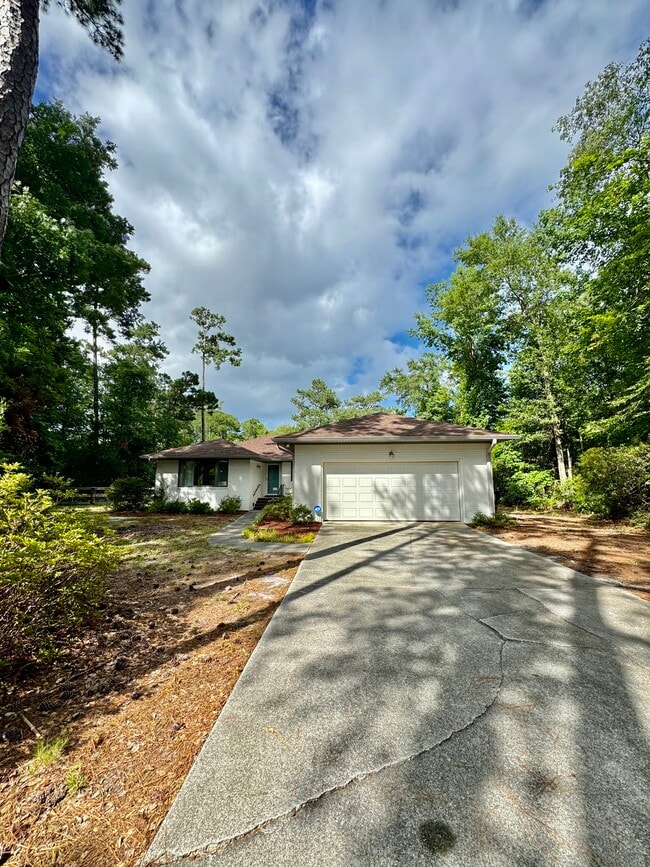 Building Photo - 303 Long Leaf Dr Rental