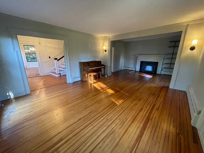 Photo - Charming 5-Bedroom 3.5 bath Home for Rent ...