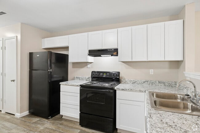 2BR, 2BA - 882SF - Kitchen