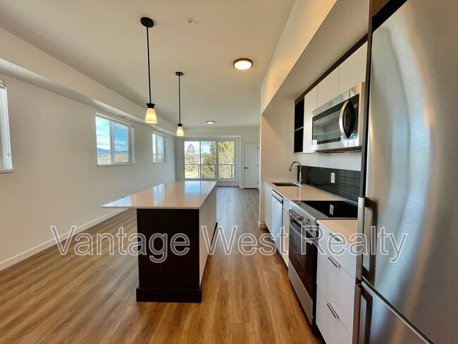 Photo - 615-615 Rutland Rd N