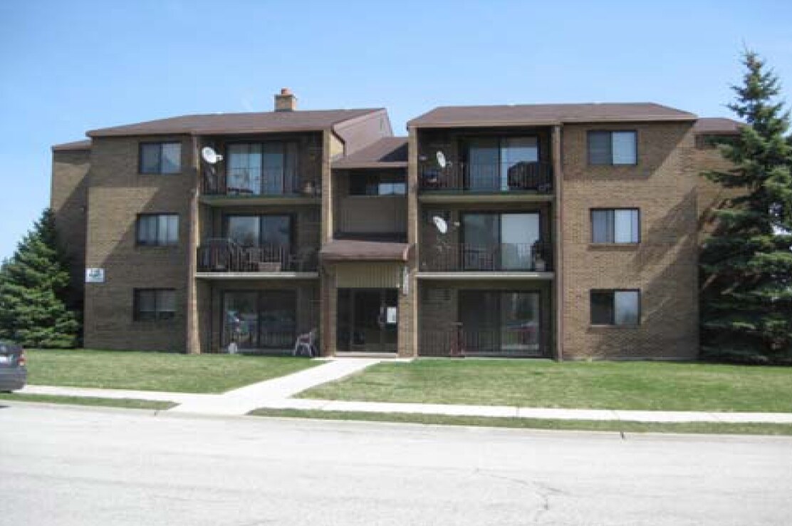 Primary Photo - 15265-15285 La Reina Real St Apartments