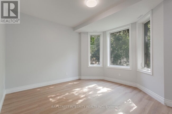 Photo - 459 Palmerston Blvd