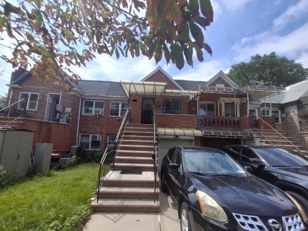 Building Photo - 2168 Brown St Unit 2nd Floor