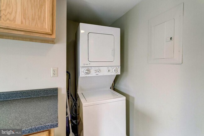 Photo - 1458 Riverside Ave