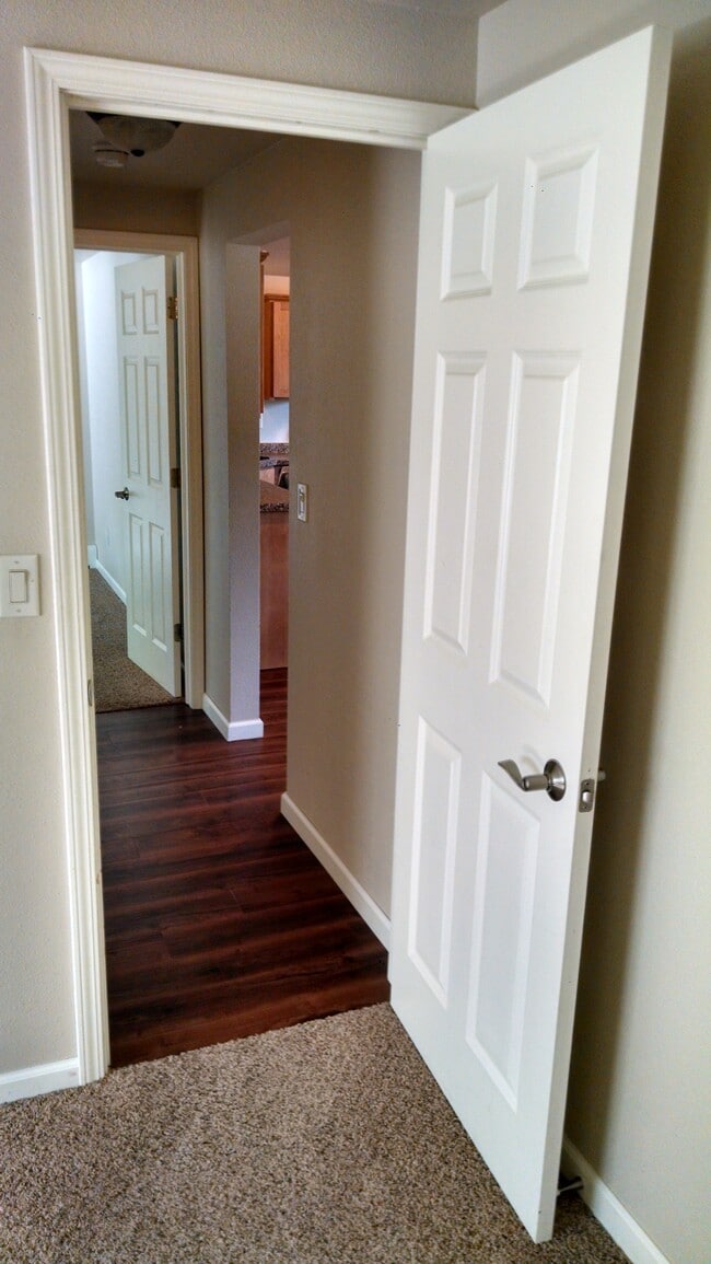 Photo - 1027 Riverside Dr Apartment Unit B