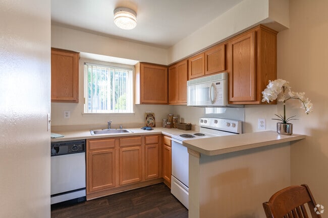 2HAB, 1.5BA - 1,200 ft² - Woodside Apartments