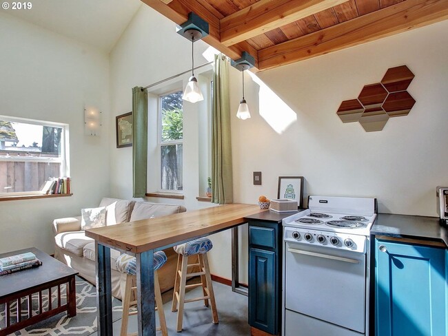 Photo - 1x1 in NE Portland!