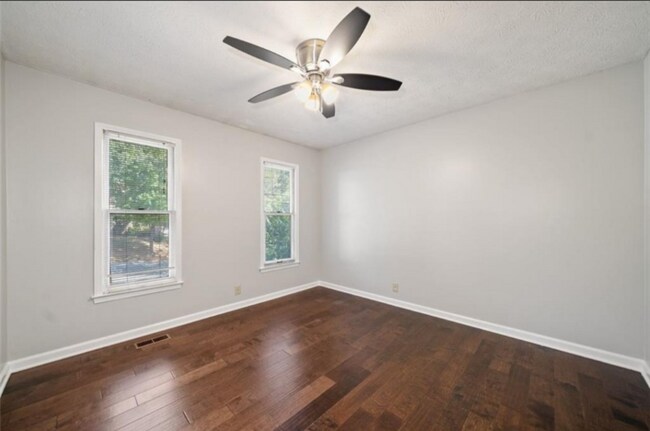 Photo - 1315 Shiloh Trail E Northwest