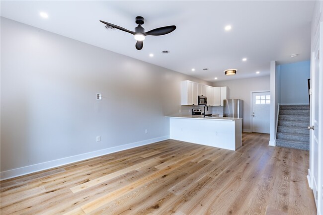 Building Photo - 175 S Union St