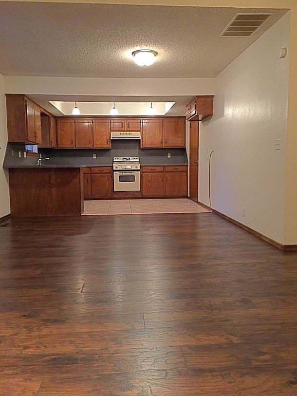 Photo - 3 Bed/ 2 Bath/ 2 Car Garage Duplex in Putnam City Schools