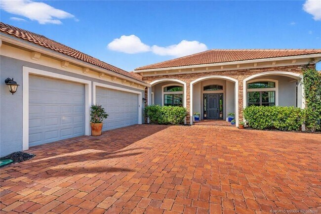 Photo - 5407 SW Pomegranate Way