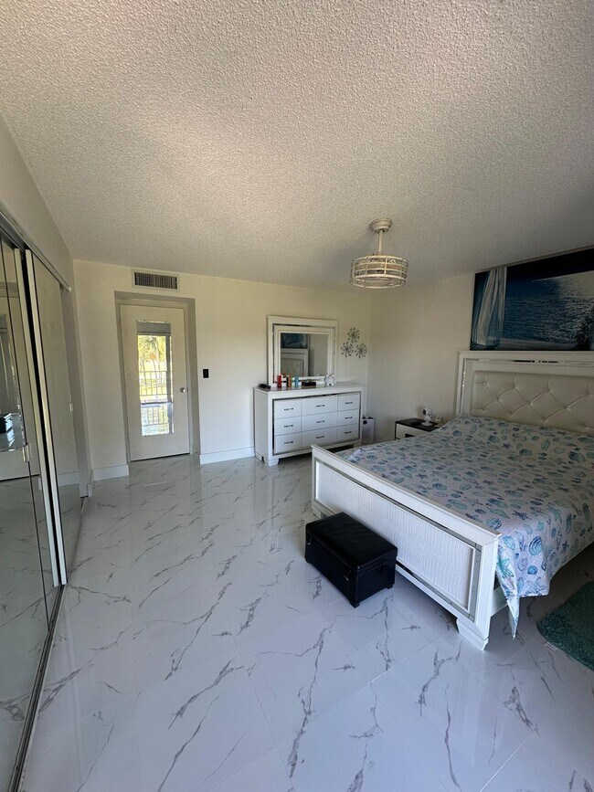 Photo - 4557 Luxemburg Ct