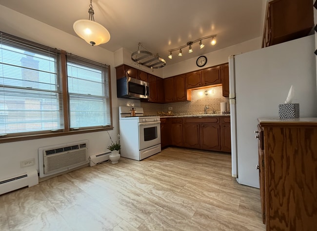 Photo - 6331 W Devon Ave Unit 2R