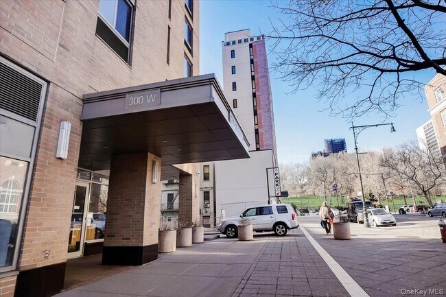 300 W 135th St Unit 9G