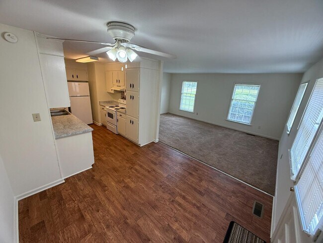 Photo - 198 & 200 Drifting Circle - Unit 200 Apartamento