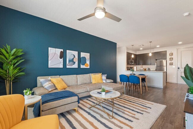 Building Photo - 711 W Broadway Rd Unit ID1366976P