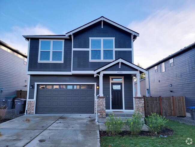Building Photo - Bright and Spacious 3 bedroom, fully fence... Rental