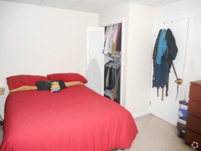 Building Photo - 50 Park Vale Ave Rental