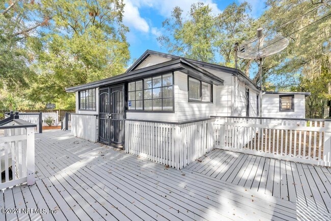 Photo - 5905 Diamond St