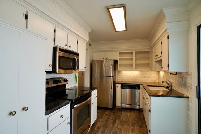 Photo - 2 Bed 2 Bath in Desirable Green Hills!