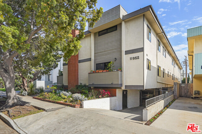 Building Photo - 11952 Darlington Ave Unit 3 Rental