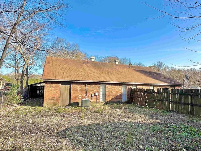 Photo - 2065 Goldbrier Ln