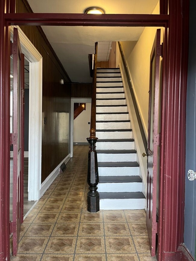 Photo - Large 4 Bedroom, 1 Bathroom in Columbia!