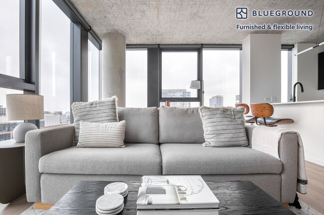 Photo - 160 N Morgan St Unidad FL14-ID1067