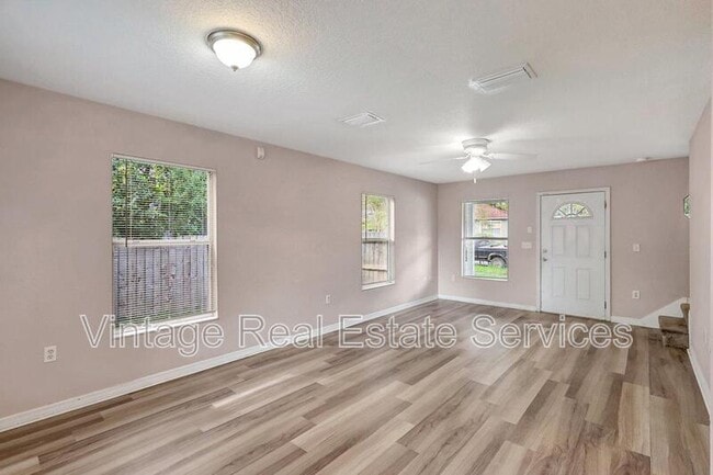 Photo - 720 Newton Ave S