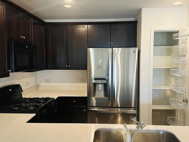 Building Photo - 3212-3212 Coyote Way