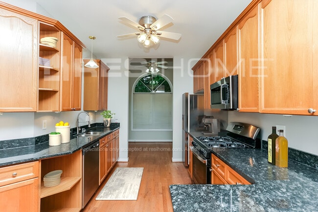 Photo - 210 Foster Trace Dr