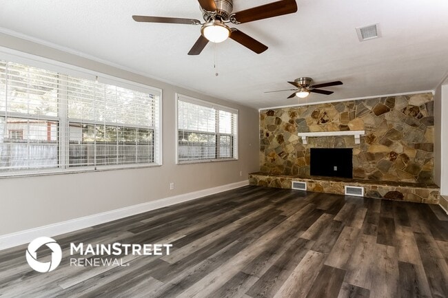 Photo - 6300 Lyons St