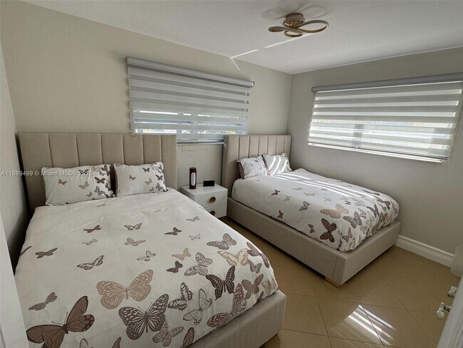 Photo - 17800 NE 10th Ave