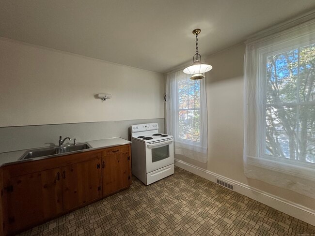 Photo - 215 Greenwood Ave Unit B