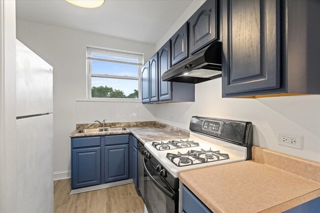 Photo - 4055 N Spaulding Ave