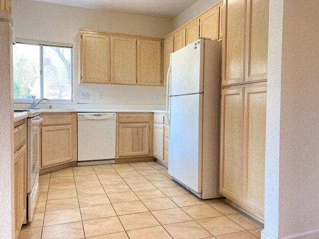 Photo - Spacious sun filled 2 bedroom with Washer/ Dryer in unit and garage!
