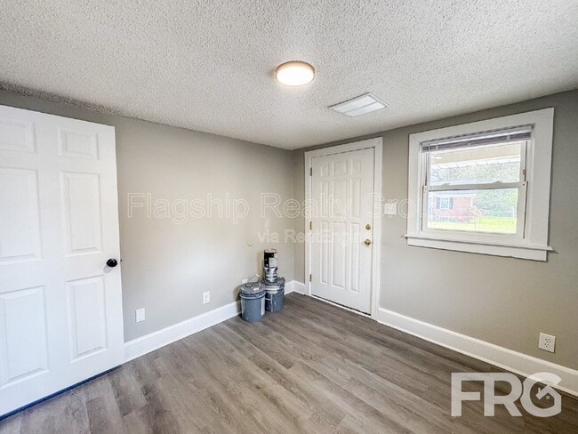 Photo - 600 Howell St Unidad A
