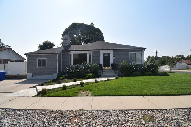 Building Photo - Unique 6 Bedroom Home in Midvale!