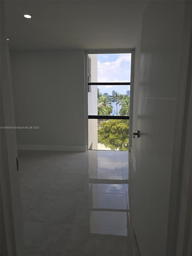 Photo - 17021 N Bay Rd Unit 601